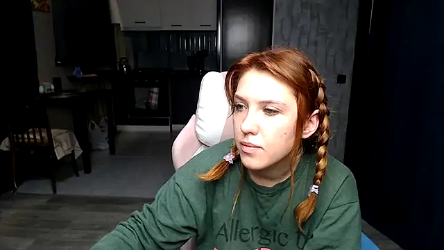 Reginasmilee online show from 10-15-25, 11:16