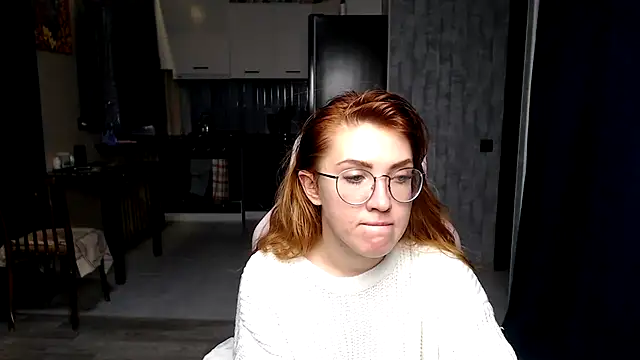 Reginasmilee online show from 10-18-25, 01:01