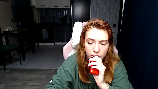 Reginasmilee online show from 10-31-25, 02:34