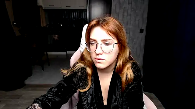 Reginasmilee online show from 11-29-25, 01:52