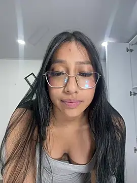 Snapshot of Bella_hart chatting on 07-09-26, 04:05 Bella hart online show from 07-09-26, 04:05