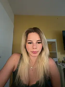 Snapshot of JellyCherry chatting on 06-30-26, 02:29 JellyCherry online show from 06-30-26, 02:29