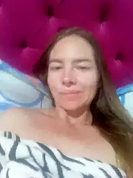 Snapshot of Blondie_angie chatting on 07-06-26, 10:56 Blondie angie online show from 07-06-26, 10:56