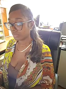 Snapshot of Hottiechocolatier chatting on 07-01-26, 07:46 Hottiechocolatier online show from 07-01-26, 07:46