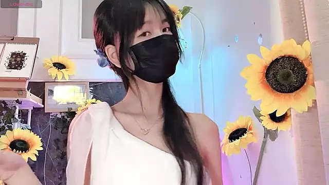 Snapshot of Your-Sunshinee chatting on 07-13-26, 01:41 Your-Sunshinee online show from 07-13-26, 01:41