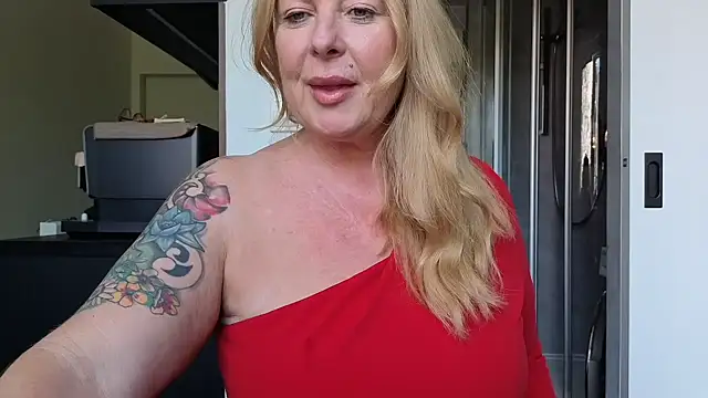 Snapshot of TammyJeann chatting on 04-26-26, 10:35 TammyJeann online show from 04-26-26, 10:35