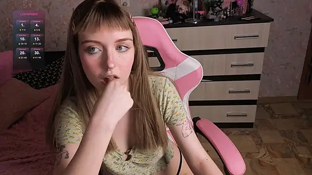 Snapshot of margo_pink chatting on 07-09-26, 10:47 margo pink online show from 07-09-26, 10:47