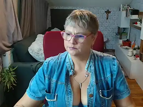 Snapshot of NewHellen4you chatting on 07-08-26, 07:07 NewHellen4you online show from 07-08-26, 07:07