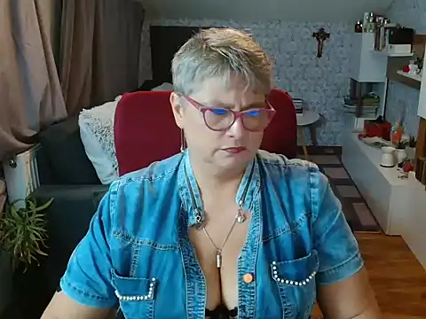 Snapshot of NewHellen4you chatting on 07-10-26, 08:11 NewHellen4you online show from 07-10-26, 08:11