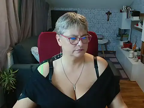 Snapshot of NewHellen4you chatting on 07-11-26, 07:49 NewHellen4you online show from 07-11-26, 07:49