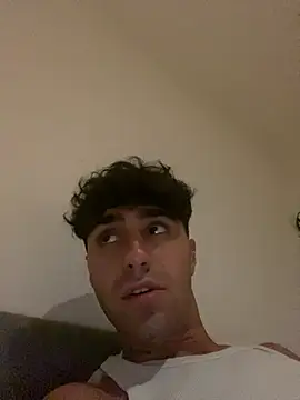 Snapshot of alessio2026xx chatting on 07-16-26, 08:15 alessio2026xx online show from 07-16-26, 08:15