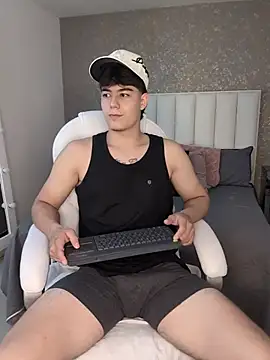 Snapshot of MaxCruz_ chatting on 07-15-26, 07:08 MaxCruz online show from 07-15-26, 07:08
