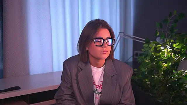 Snapshot of LovettaBenne chatting on 07-10-26, 08:40 LovettaBenne online show from 07-10-26, 08:40