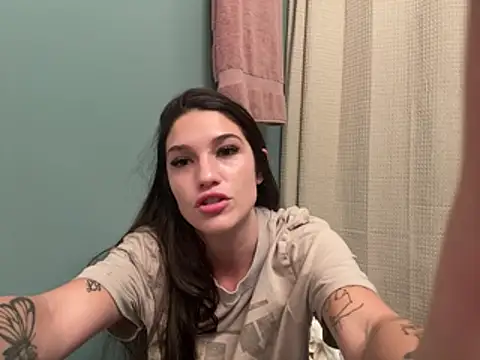 Snapshot of prettygirll00 chatting on 07-12-26, 11:29 prettygirll00 online show from 07-12-26, 11:29