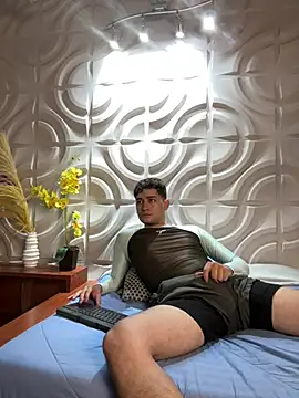 NoahSalvatore online show from 07-10-26, 03:55
