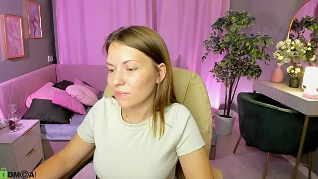 Snapshot of Kira_Miragee chatting on 07-14-26, 04:17 Kira Miragee online show from 07-14-26, 04:17