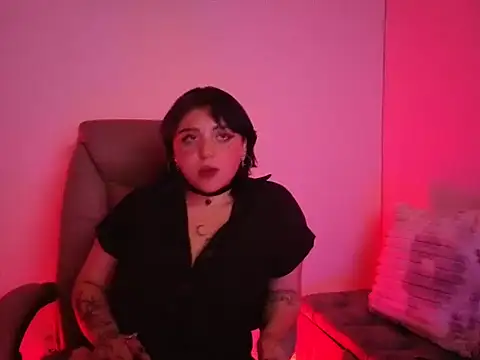 Snapshot of Blueberry_gothic chatting on 07-15-26, 04:29 Blueberry gothic online show from 07-15-26, 04:29