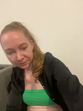 Snapshot of EmmaaFit chatting on 07-16-26, 05:08 EmmaaFit online show from 07-16-26, 05:08
