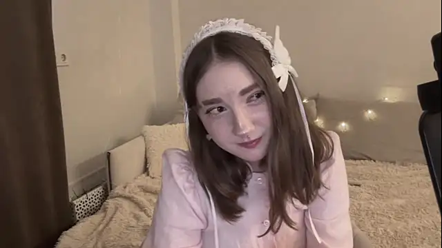 Snapshot of LolaPanzica chatting on 07-13-26, 12:19 LolaPanzica online show from 07-13-26, 12:19
