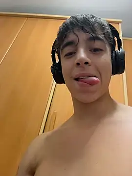 Snapshot of Andrexxxitoo chatting on 07-19-26, 06:22 Andrexxxitoo online show from 07-19-26, 06:22
