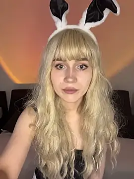 Snapshot of Charlotte_Pretty chatting on 07-14-26, 05:01 Charlotte Pretty online show from 07-14-26, 05:01