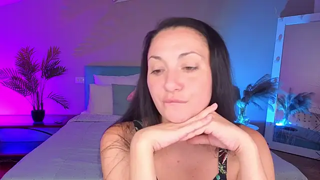 Snapshot of LadyyNoir chatting on 07-15-26, 06:18 LadyyNoir online show from 07-15-26, 06:18