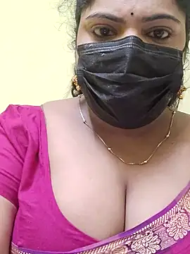 Snapshot of Floraa-Queen chatting on 07-16-26, 09:15 Floraa-Queen online show from 07-16-26, 09:15