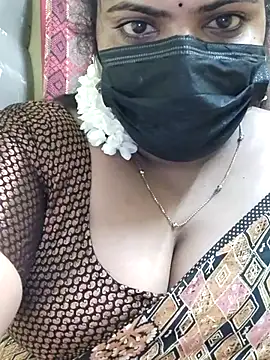 Snapshot of Floraa-Queen chatting on 07-21-26, 12:40 Floraa-Queen online show from 07-21-26, 12:40
