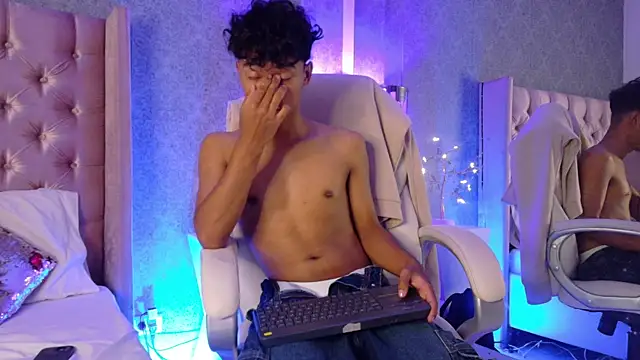 Snapshot of Adam_Foxxx chatting on 07-21-26, 05:32 Adam Foxxx online show from 07-21-26, 05:32