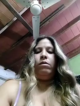 Snapshot of MariaE7 chatting on 07-15-26, 04:29 MariaE7 online show from 07-15-26, 04:29