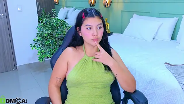 Snapshot of EMILIIA__LUXE__ chatting on 07-14-26, 07:41 EMILIIA LUXE online show from 07-14-26, 07:41