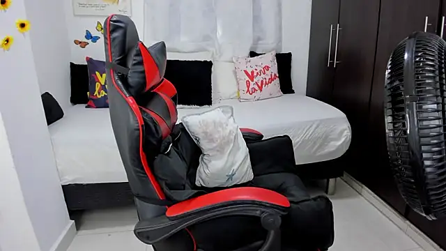 lucy007  online show from 02-27-25, 07:04