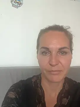 Snapshot of ElaraRose- chatting on 07-17-26, 08:10 ElaraRose- online show from 07-17-26, 08:10