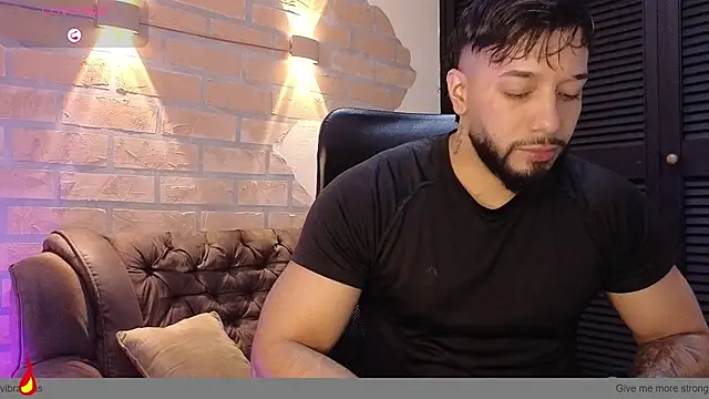 Snapshot of Enzo_001 chatting on 07-21-26, 10:01 Enzo 001 online show from 07-21-26, 10:01