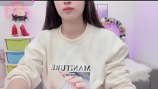 Snapshot of Katy_Bae chatting on 12-17-24, 09:39 Katy Bae online show from 12-17-24, 09:39