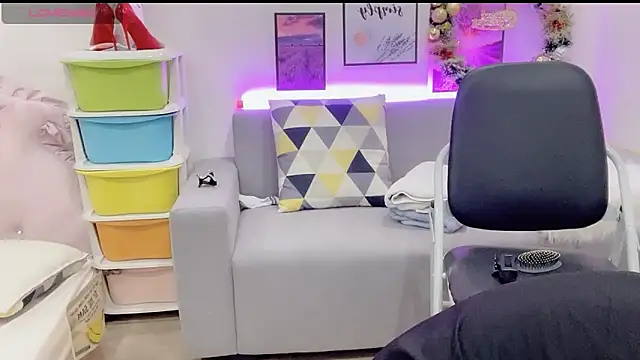 Snapshot of Katy_Bae chatting on 12-28-24, 03:26 Katy Bae online show from 12-28-24, 03:26