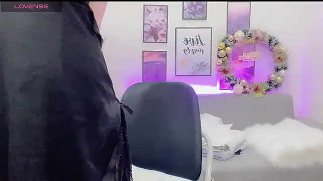 Snapshot of Katy_Bae chatting on 12-30-24, 03:47 Katy Bae online show from 12-30-24, 03:47