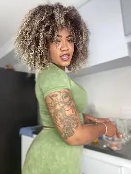 riri brunnete online show from 03-05-25, 12:00