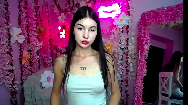 Lolli Bennet online show from 07-26-26, 12:12