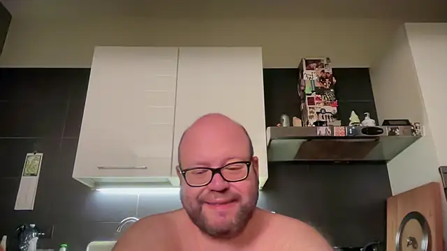 Snapshot of theitalianbear chatting on 05-15-26, 11:45 theitalianbear online show from 05-15-26, 11:45