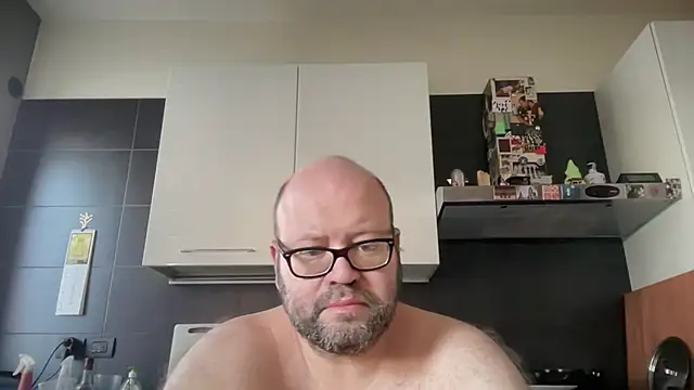 Snapshot of theitalianbear chatting on 06-13-26, 05:38 theitalianbear online show from 06-13-26, 05:38