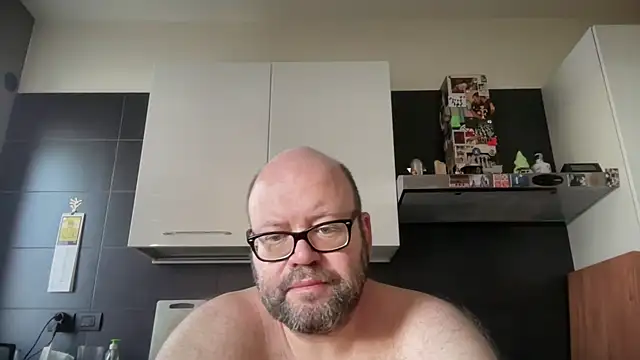 Snapshot of theitalianbear chatting on 06-14-26, 05:31 theitalianbear online show from 06-14-26, 05:31