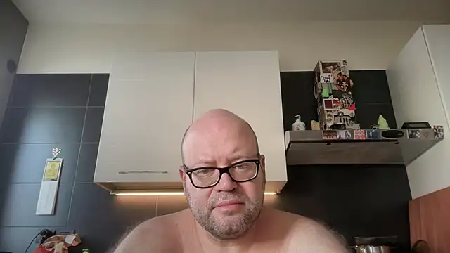 Snapshot of theitalianbear chatting on 06-27-26, 05:56 theitalianbear online show from 06-27-26, 05:56
