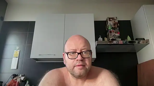 Snapshot of theitalianbear chatting on 06-28-26, 04:18 theitalianbear online show from 06-28-26, 04:18