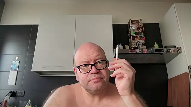 Snapshot of theitalianbear chatting on 07-21-26, 04:59 theitalianbear online show from 07-21-26, 04:59