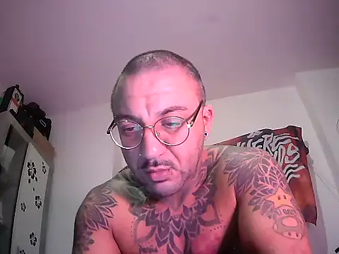 Snapshot of MagicStickBoy chatting on 12-23-25, 08:23 MagicStickBoy online show from 12-23-25, 08:23