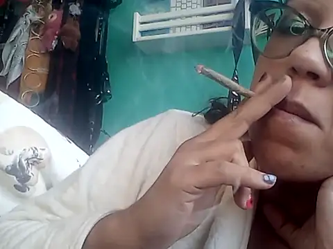 Snapshot of claracrocodilo chatting on 07-26-26, 12:34 claracrocodilo online show from 07-26-26, 12:34