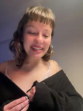 Snapshot of its_miel chatting on 07-27-26, 03:13 its miel online show from 07-27-26, 03:13