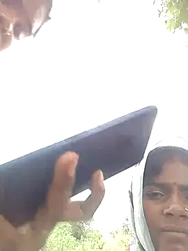 Snapshot of Aaradhya_sharmaa chatting on 08-02-26, 04:55 Aaradhya sharmaa online show from 08-02-26, 04:55
