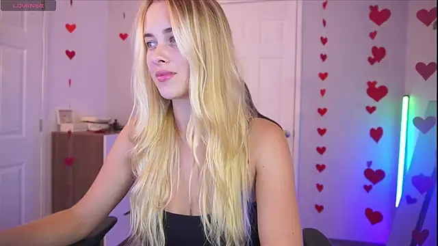 DanikaDillan online show from 02-19-25, 06:00